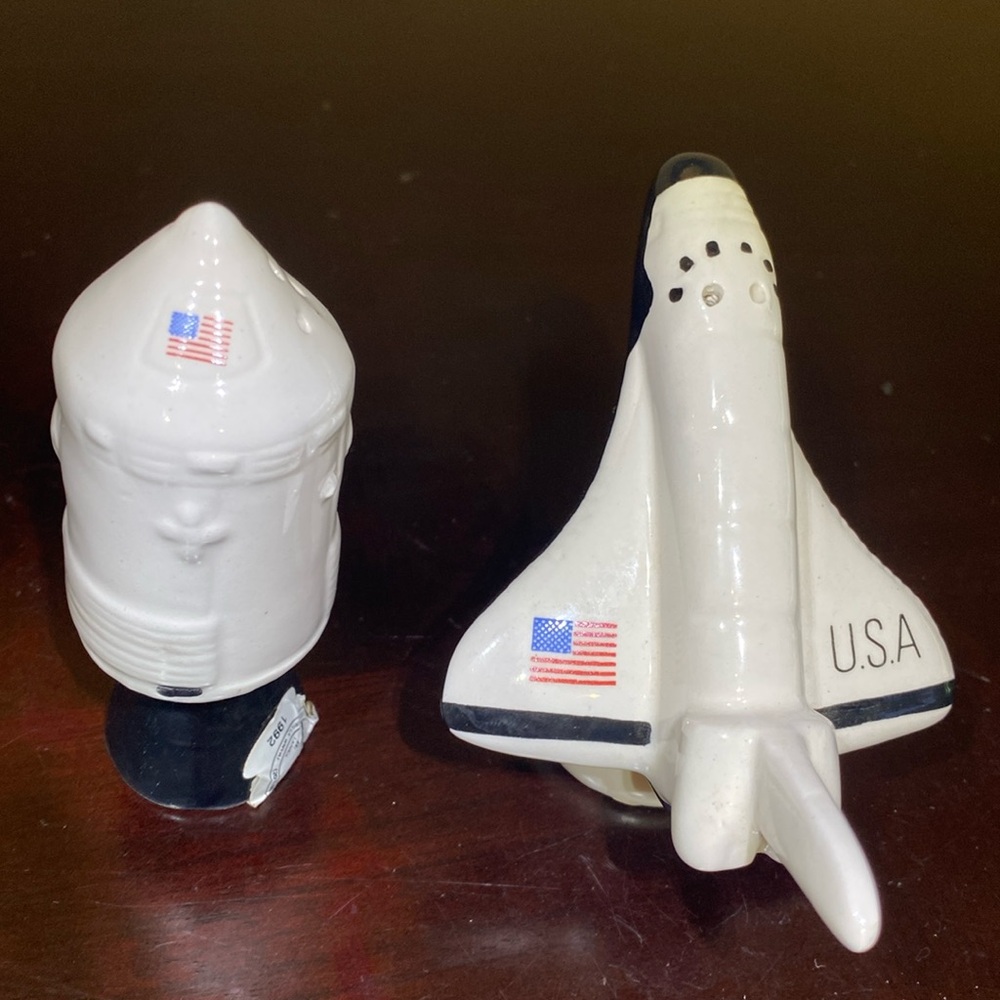 Vintage Space Shuttle USA  Salt & Pepper Shakers Capsule Station Launch 1992